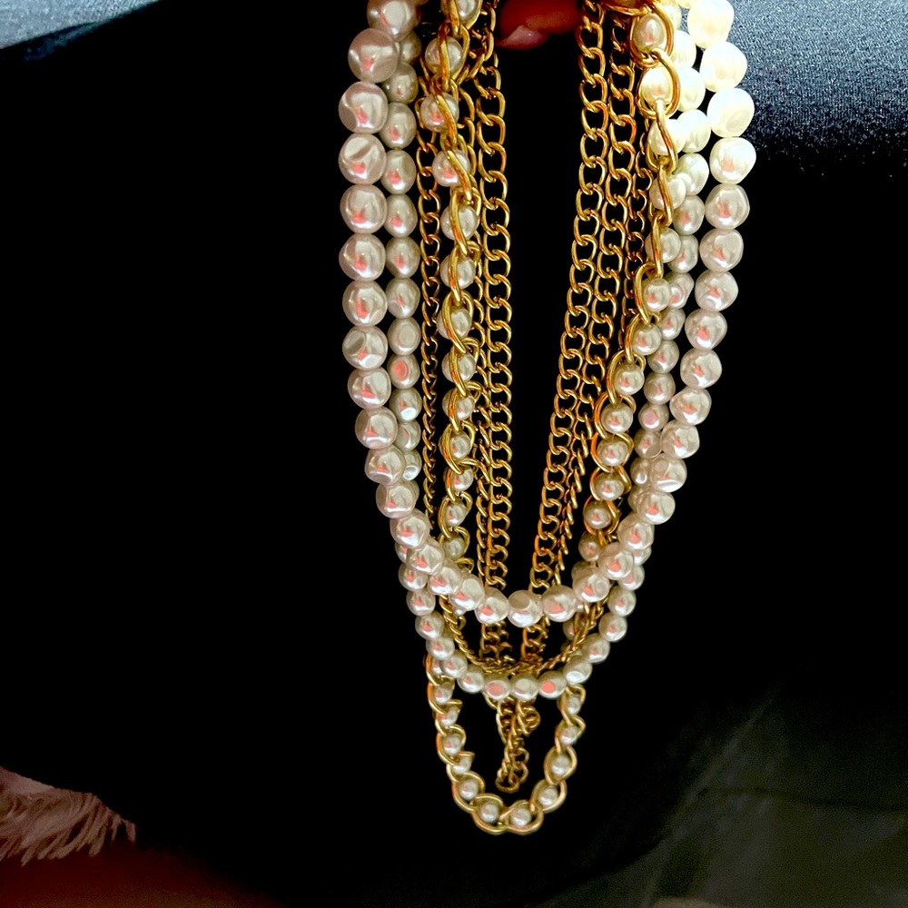 Pearl and gold chain necklace